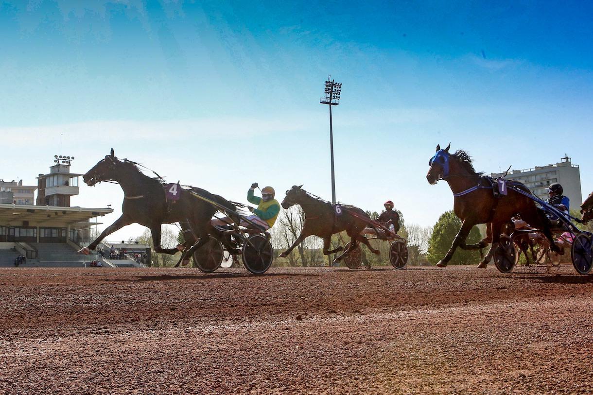 Calendrier Des Courses Hippiques Aux Sables D' Olonnes
