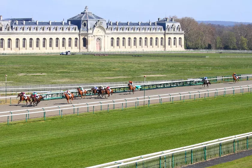 Les 4 infos incontournables de la R1 du lundi 16 mars à Chantilly | Equidia