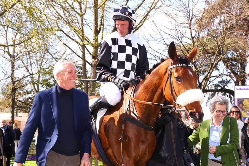 Obstacle - Meeting de Pau : Tour de cour chez Fabrice Foucher | Equidia